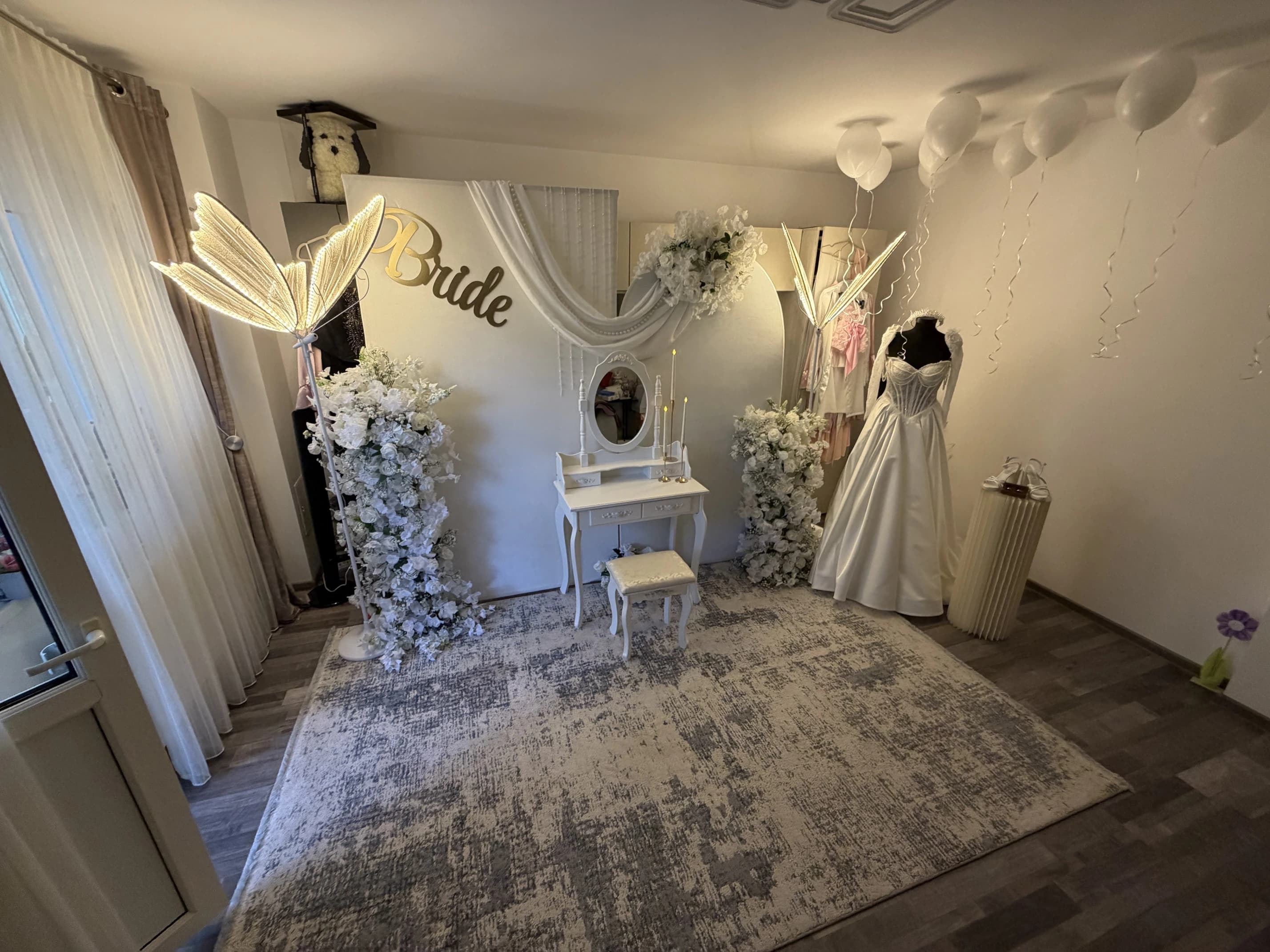 Decor Camera Miresei Elegant | Pregătiri de Nuntă de Poveste | ERA Decor by ERA Events Constanța