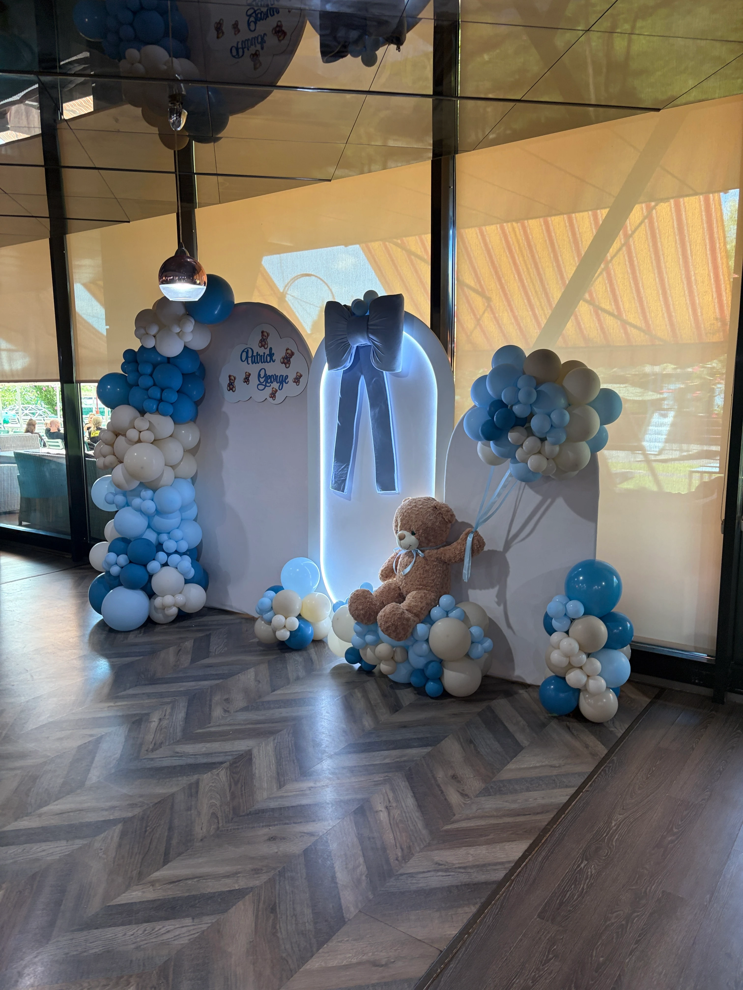 DJ și un decor de poveste pentru Patrick & George 💙