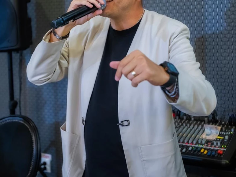 DJ/MC Andrei Ene - Două petreceri. Două zile. Același vibe. Oameni diferiți.