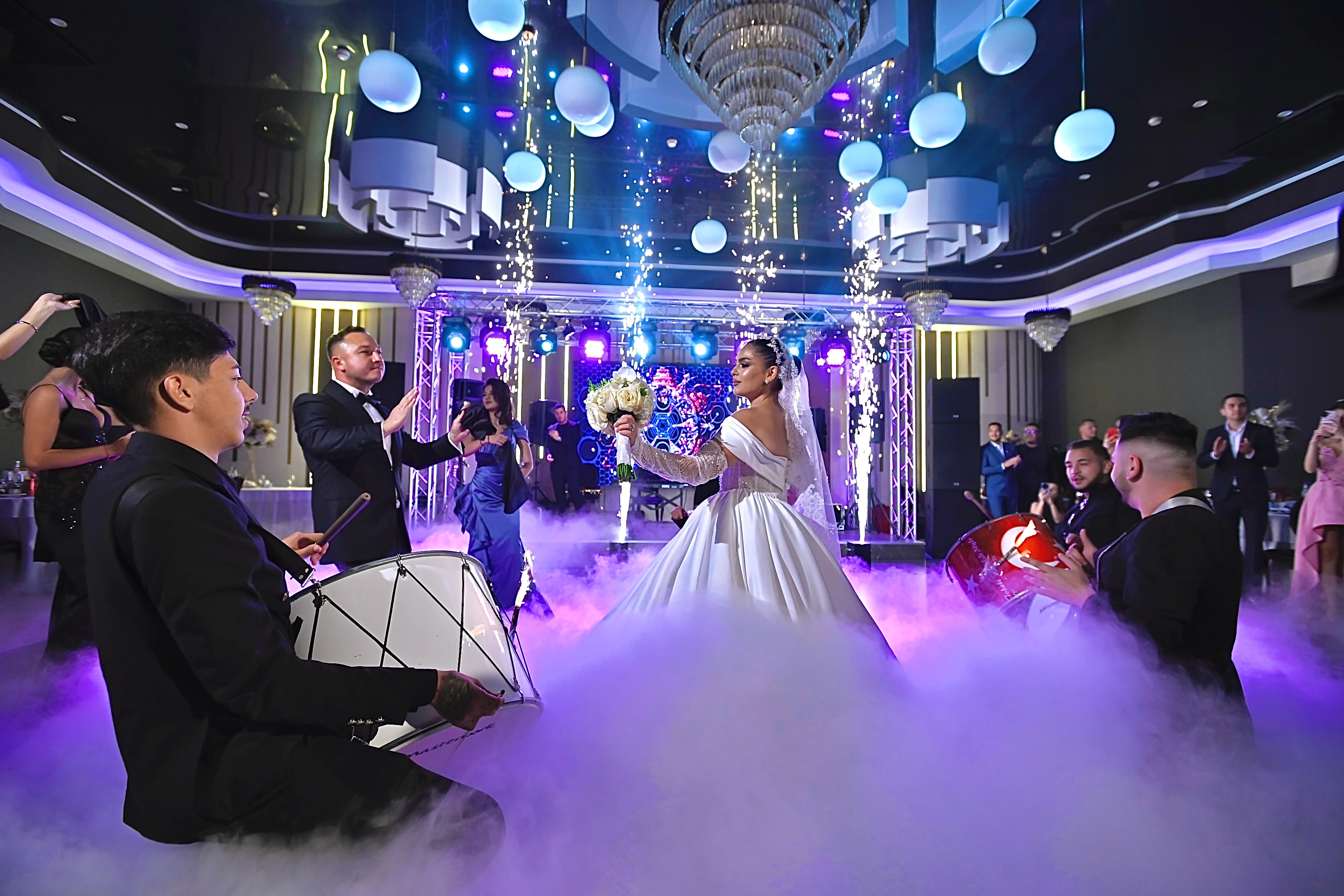 Fum greu si artificii SPARKULAR - Dansul Mirilor - Constanta