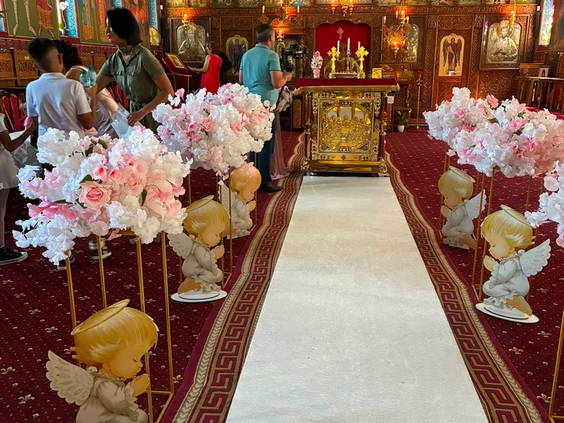 Decor de poveste pentru biserică și cristelniță